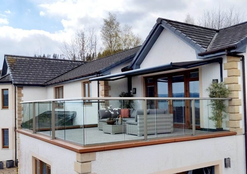 Modern balcony with Sol-Edge end-fix awning using spreader plates above bi-fold doors.