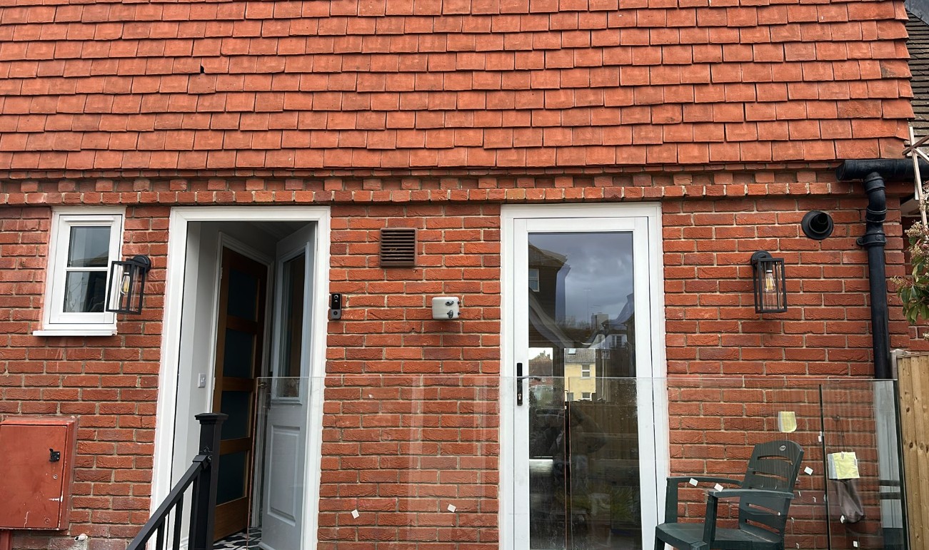 4.5m Awnings on Single‑Storey Homes: Costs, Bracketry, and Best‑Practice Installation Guide