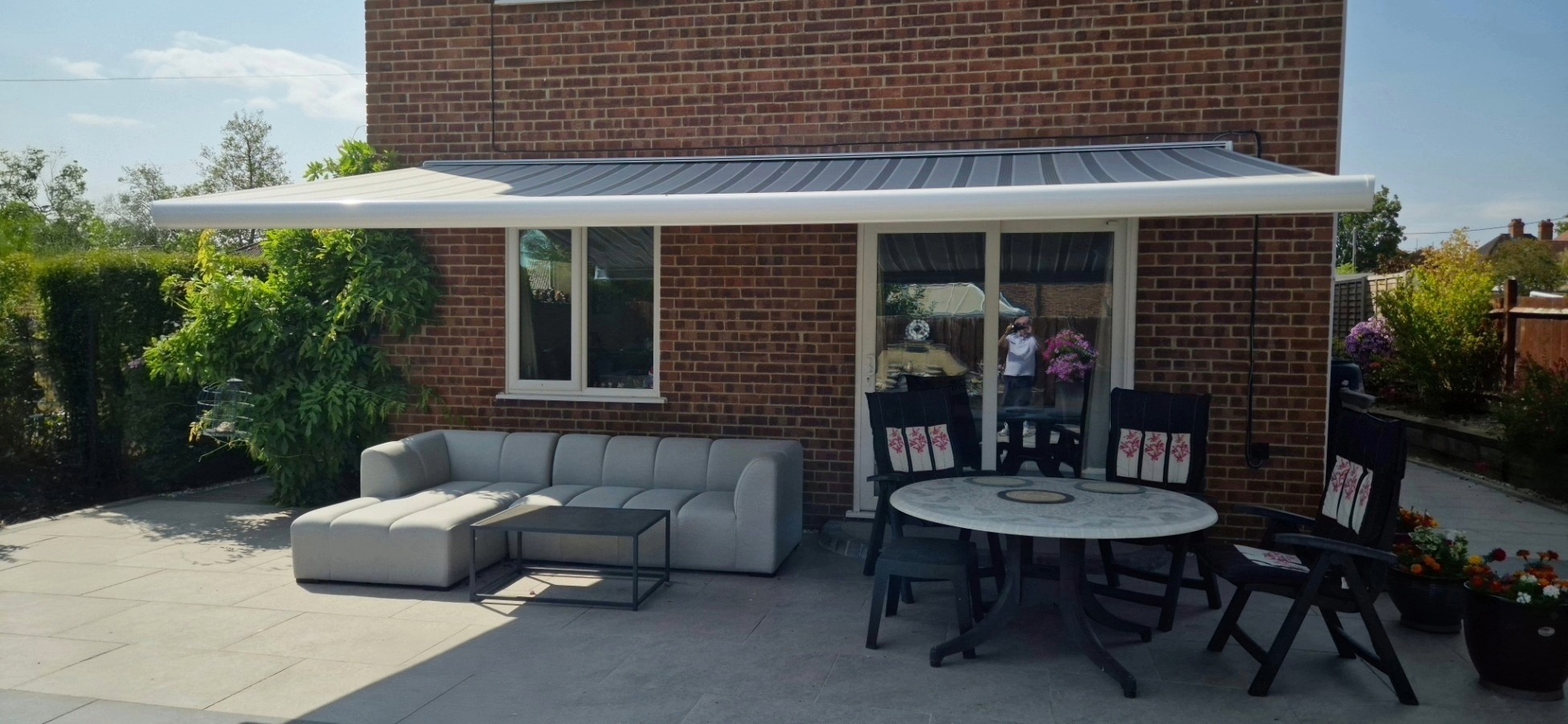 Electric Retractable Awnings and Realistic Shading Performance